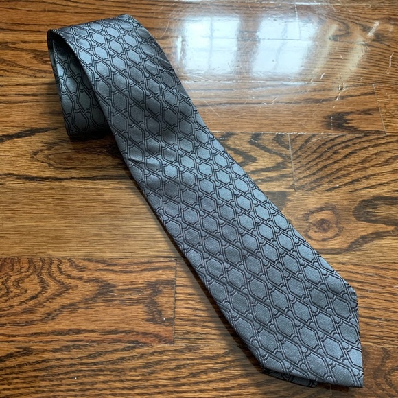 Gucci 60” iridescent silk tie slate print - Picture 2 of 14